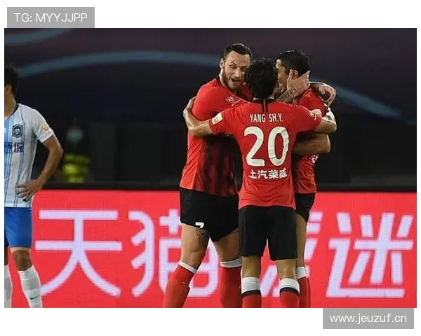 中超联赛精彩纷呈 北京国安逆转上海上港 结束三连败迎来关键胜利 - 副本 - 副本 (2)